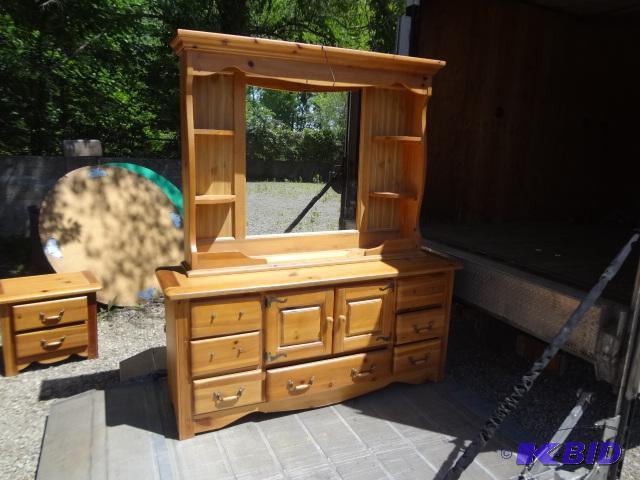 lot 6 image: Chest od Drawers with mirror and light...