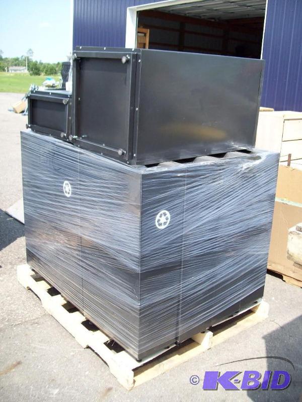 Metal garbage cans -(12) 11 of the smaller si...