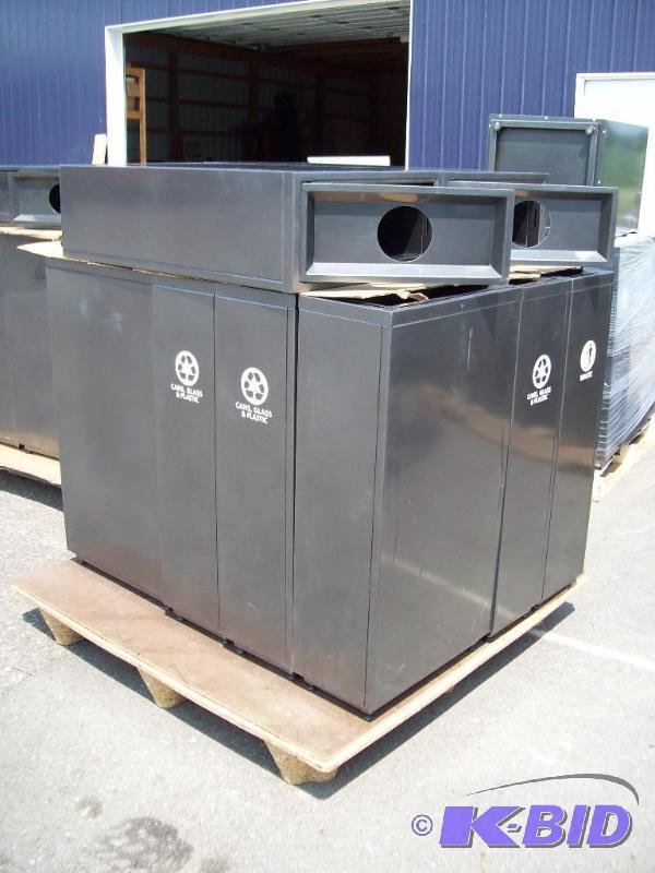 Metal garbage cans -(12) lot a...