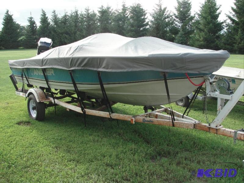 Crestliner Angler Boat