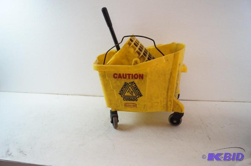 Rubbermaid mop bucket