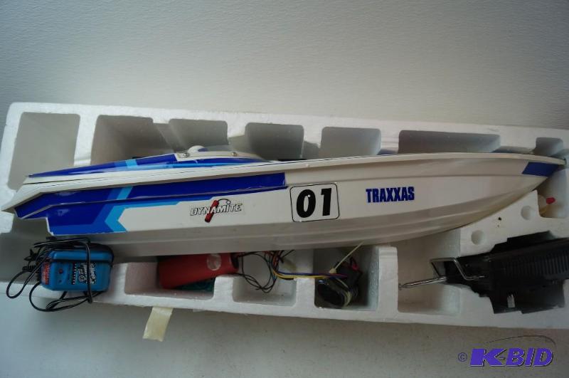 Nitro Vee remote control boat