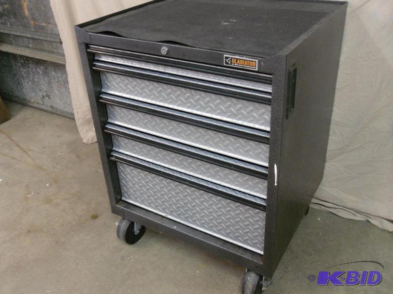 lot 10 image: Gladiator 5 Drawer Rolling Toolbox. Ball Bear...