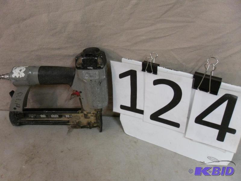 lot 124 image: Porter Cable 18 gauge Brad Nailer. Tested and...