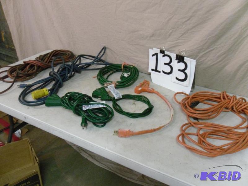 lot 133 image: Lot of 6 Assorted Extension Cords and Triple ...