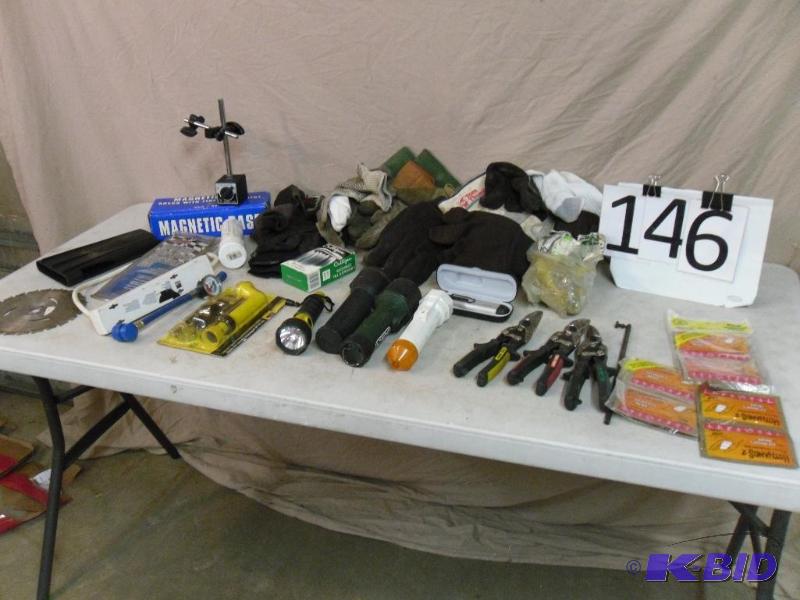 lot 146 image: Snips, Flashlights, Gloves, Hand Warmers, Mag...