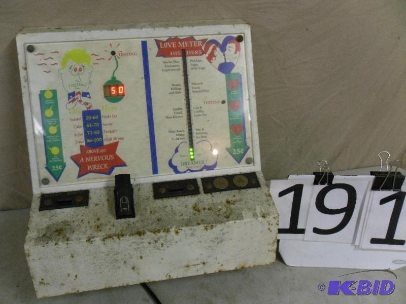 lot 191 image: Double Vintage Coin Op Novelty Skill Machine....