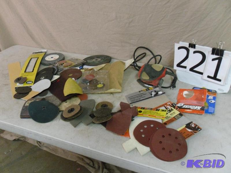 lot 221 image: Black and Decker Mouse Sander (tested and wor...
