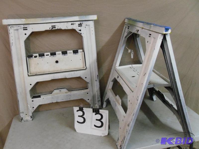 lot 33 image: Pair of Stanley saw horses. Plastic folding. ...