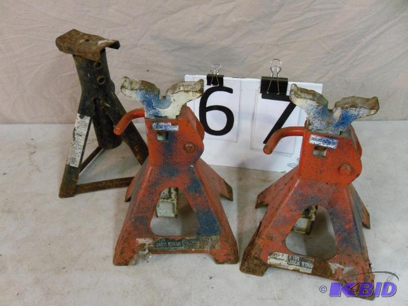 lot 67 image: Lot of 3 Assorted Jack Stands. 2 are matching...