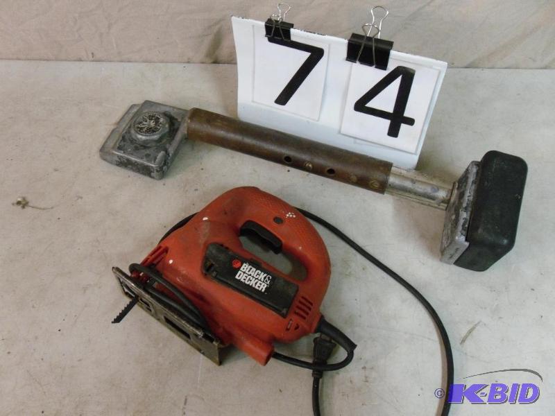 lot 74 image: Black and Decker Jigsaw and Carpet Tool. Test...