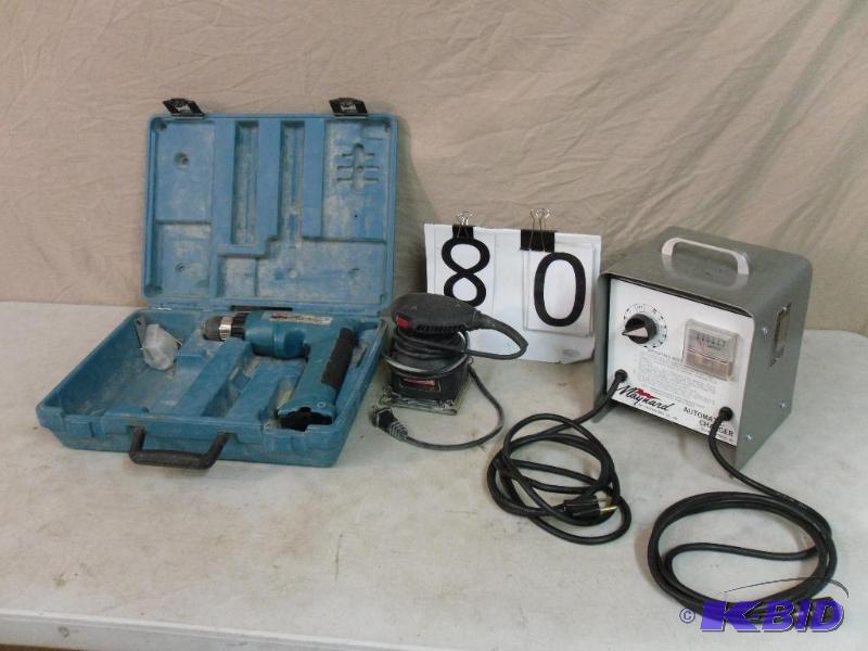 lot 80 image: Maynard golf cart charger, Craftsman sander (...