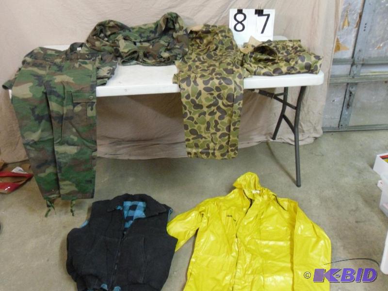 lot 87 image: 2 Pairs of Stearns XL Rain Bibs, Assorted Cam...