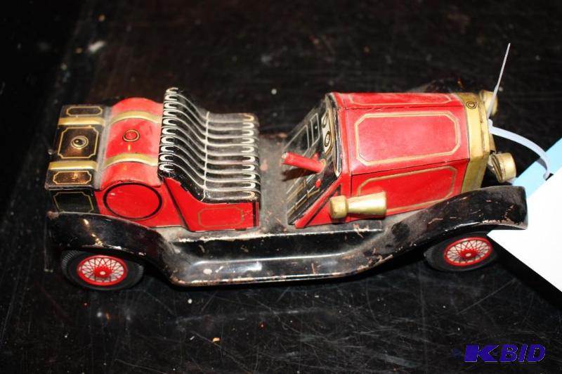 lot 103 image: Cragstan&nbspvintage toy car...