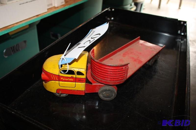 lot 120 image: Wyandotte 350 toy truck with trailer...