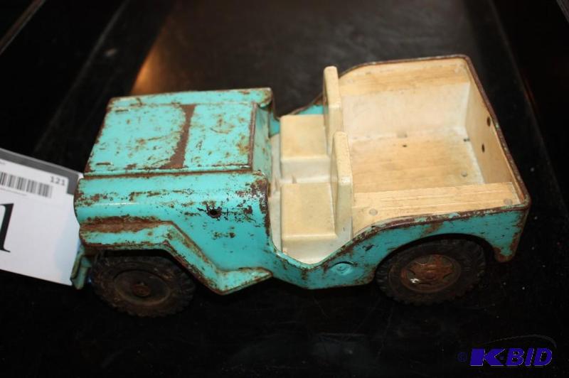 lot 121 image: Tonka&nbspmetal toy car...