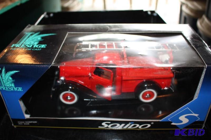 lot 127 image: Solido&nbspFord pompier&nbsptruck...