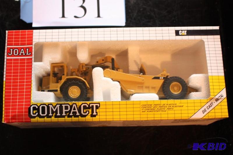 lot 131 image: Compact Caterpillar 631D tractor...