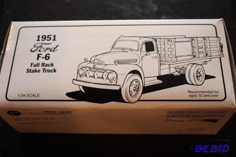 lot 134 image: 1951 Ford F-6 full rack stake truck 134 scal...