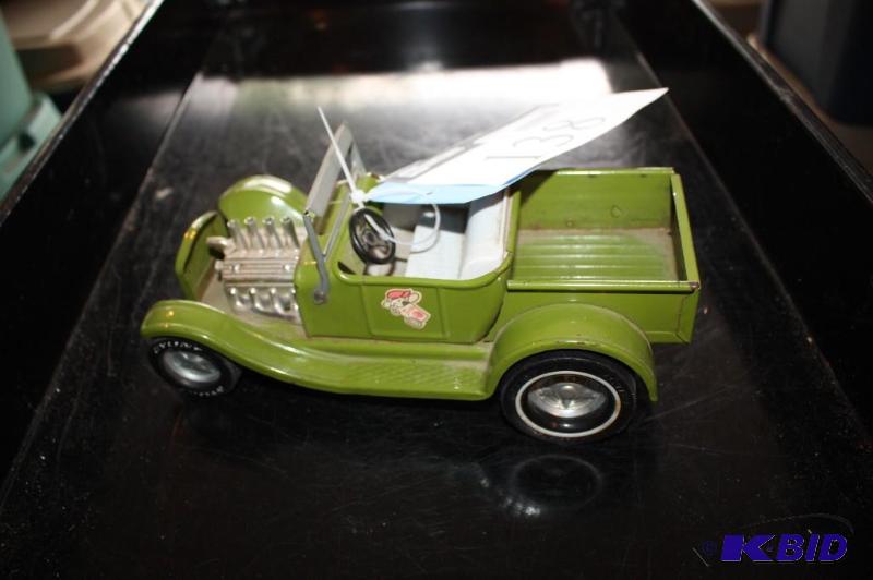 lot 138 image: A vintage toy green car...