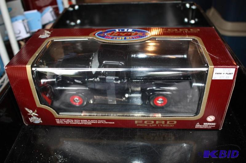 lot 156 image: Ford pick up 1953 die-cast metal truck 118 s...