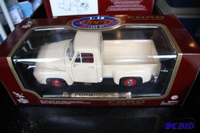 lot 157 image: Ford die-cast metal pick up 1953 truck 118 s...