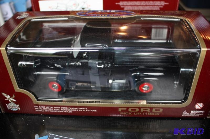 lot 158 image: Ford die-cast metal pick up 1953 truck 118 s...