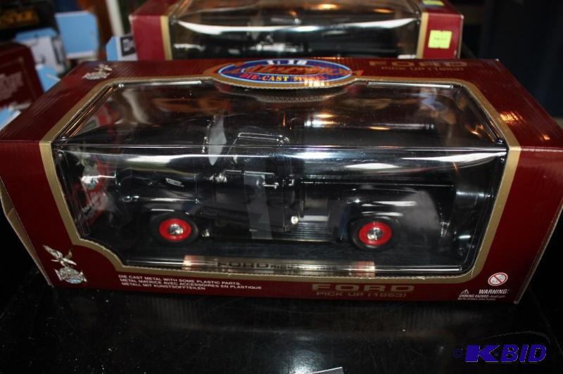 lot 160 image: Ford die-cast metal pick up 1953 truck 118 s...