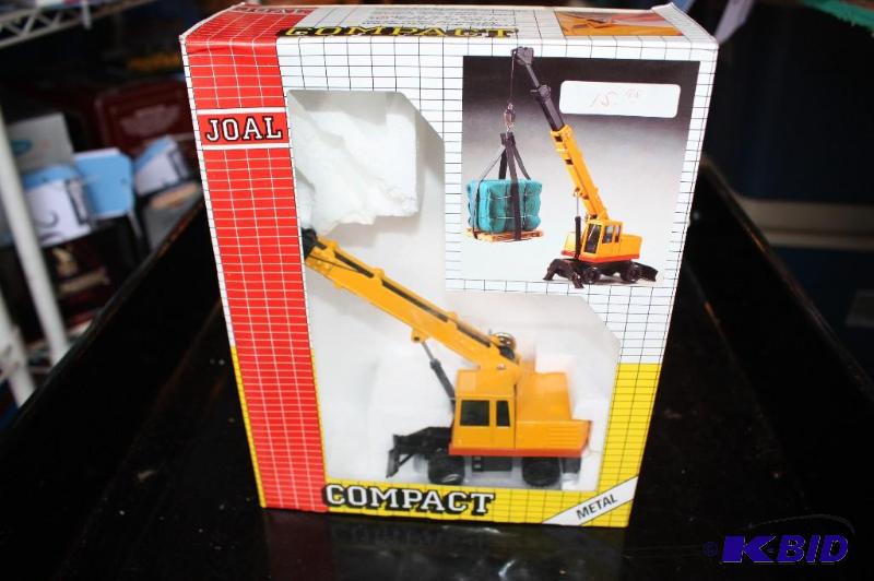 lot 163 image: Compact metal telescopic crane ...