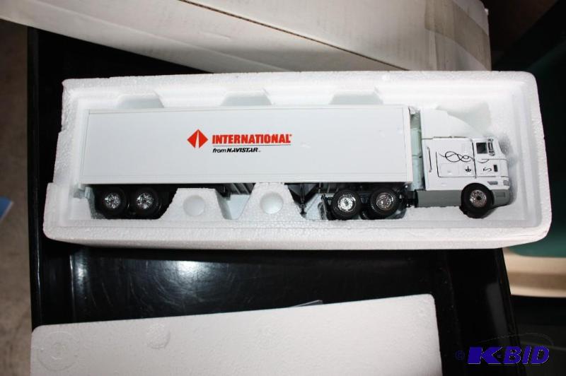 lot 179 image: International from Navistar&nbspsemi truck w...