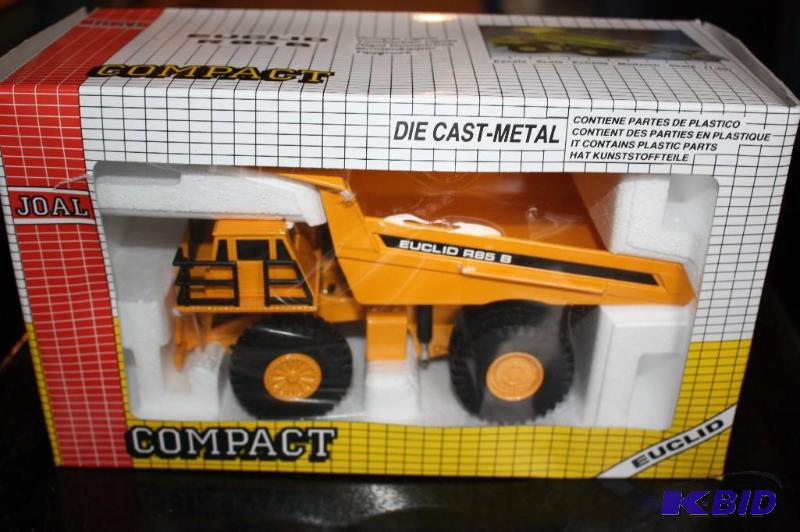 lot 183 image: Compact euclid R 85 B dump truck...