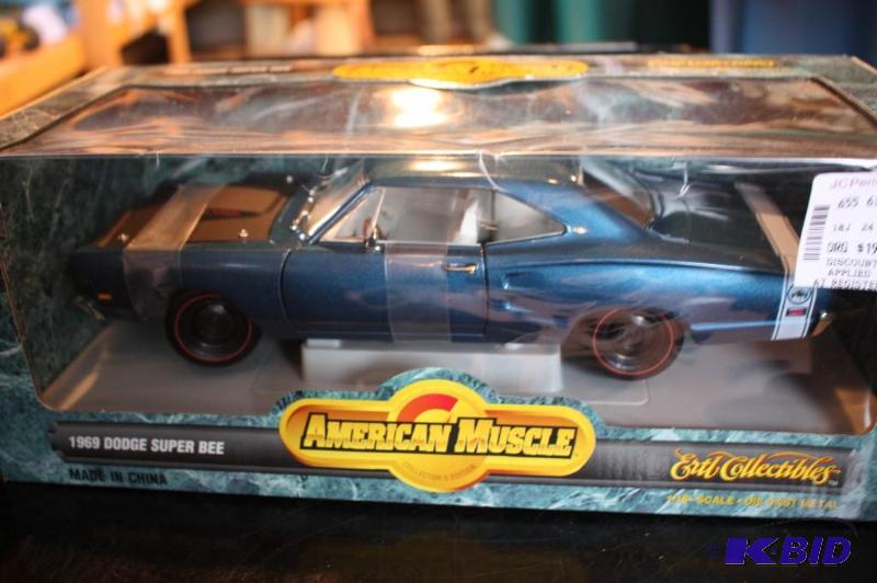 lot 194 image: Ertl Collectibles 1969 Dodge super bee 118&q...