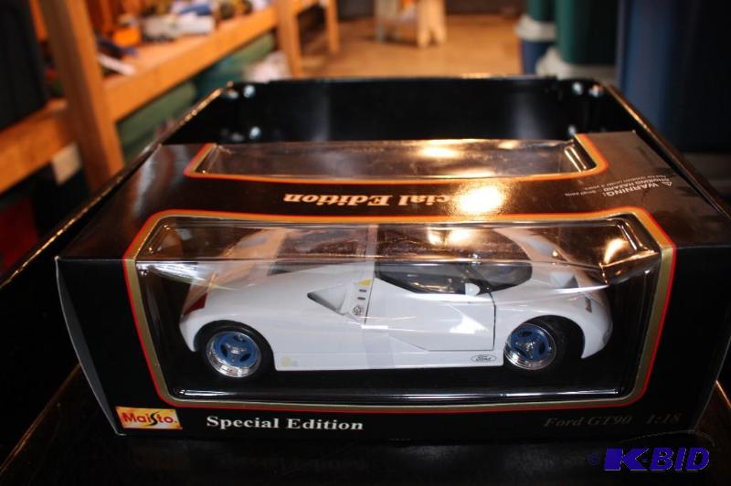 lot 197 image: Special edition Ford GT90 118 scale...