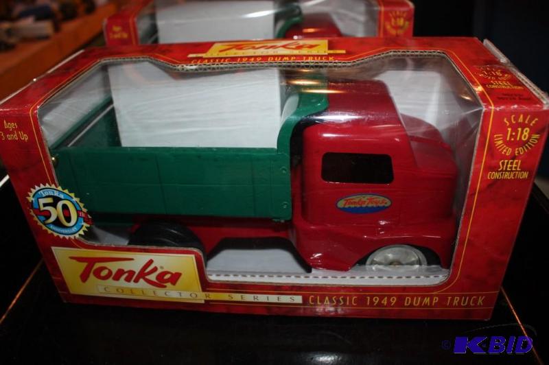 lot 203 image: Tonka&nbspCollector Series classic 1949 dump...
