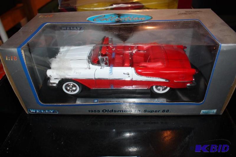 lot 204 image: 1955 Oldsmobile super 88 118 scale...