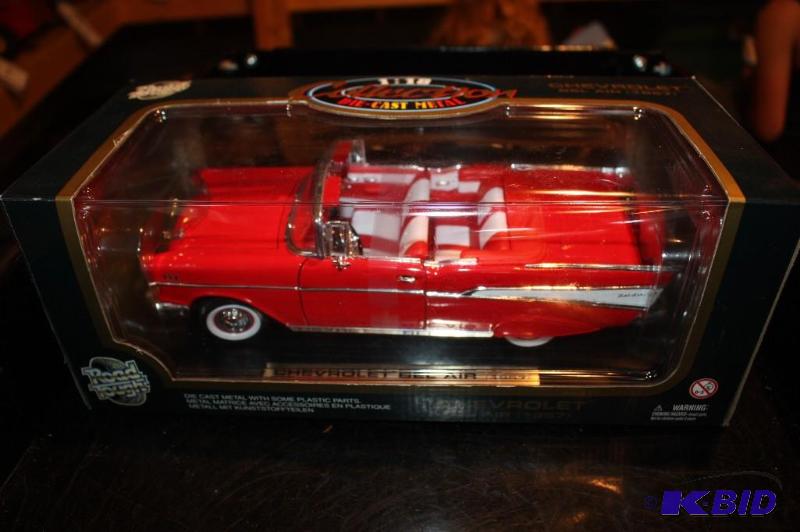 lot 232 image: Chevrolet die-cast metal 1957 bel air 118 sc...