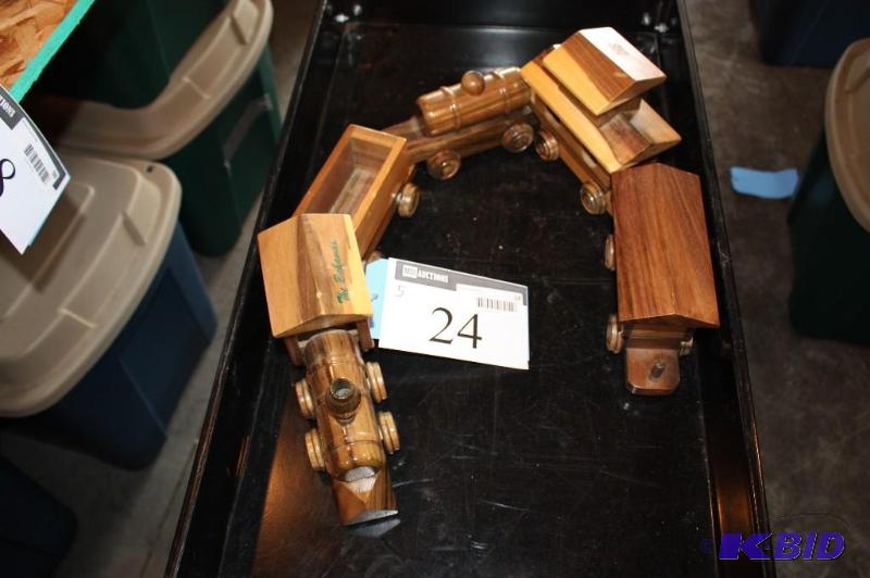 lot 24 image: Lot of (5) items for a wooden toy train set i...