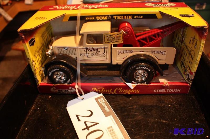 lot 240 image: Nylint&nbspClassic collector series tow truc...