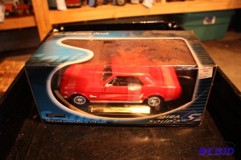 lot 241 image: Ford die-cast metal mustang coupe 118 scale...