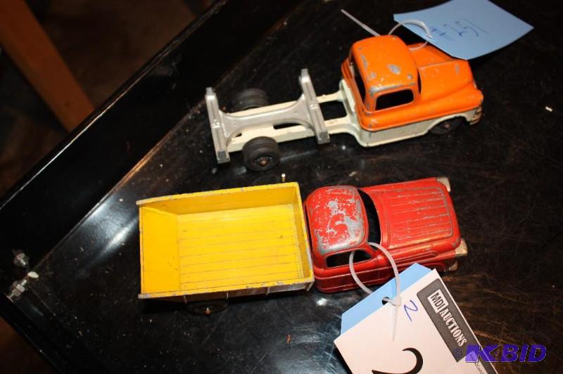 lot 251 image: Lot of (2) items including a vintage metal or...