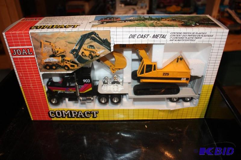 lot 262 image: Compact Caterpillar 225 tractor and a Compact...