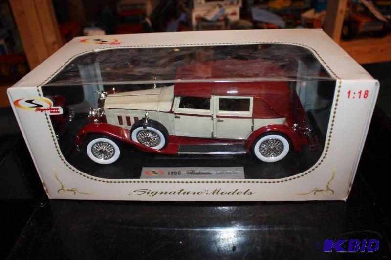 lot 265 image: Signature Models 1930 packard lebaron ...