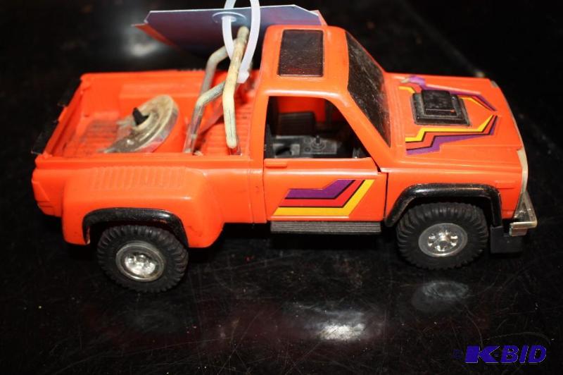 lot 266 image: Vintage toy truck ...