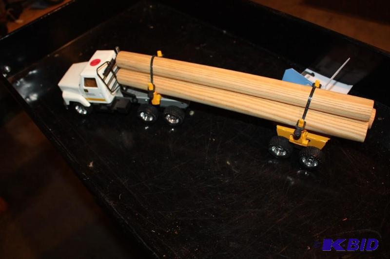 lot 269 image: John Deere pulpwood and sawlog haulers toy tr...