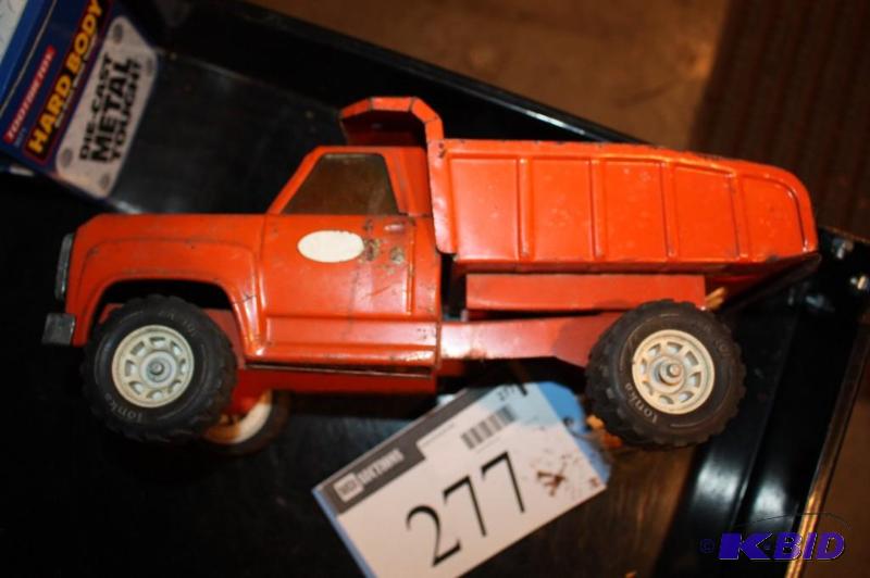 lot 277 image: Vintage metal toy dump truck...