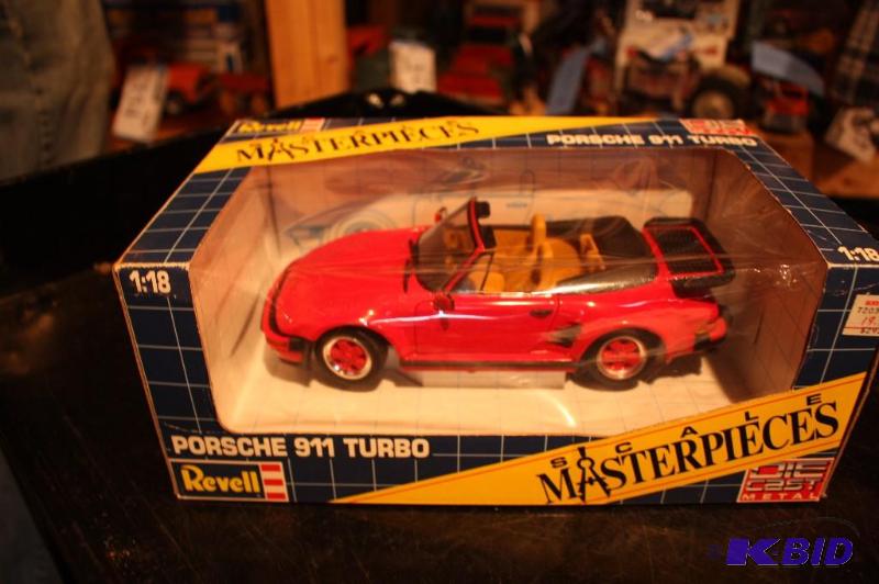 lot 288 image: Scale Masterpieces Porsche 911 turbo 118 sca...