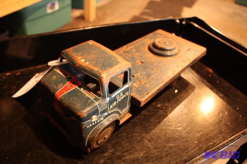 lot 292 image: Vintage U.S. Air Force U.S.A.F.21W metal toy ...