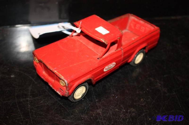 lot 303 image: Tonka jeep toy truck...