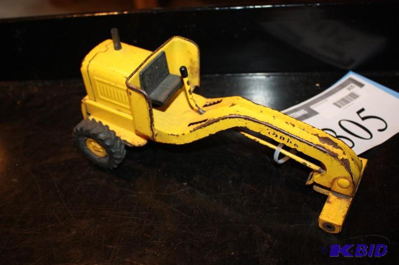 lot 305 image: Vintage Tonka toy tractor...