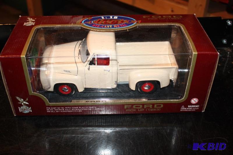lot 312 image: 1953 Ford die-cast metal pick up 118 scale...